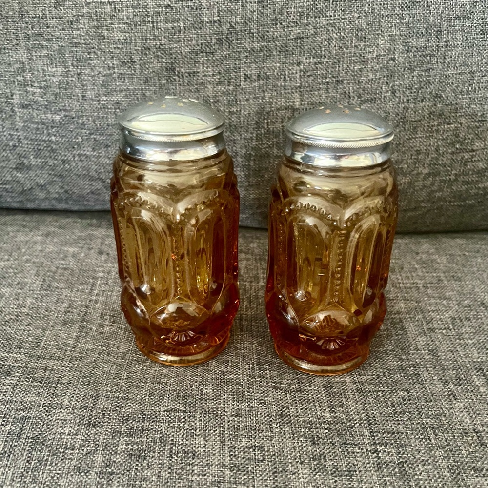 Vintage LE Smith Amber Glass Moon & Stars Salt and Pepper Shakers